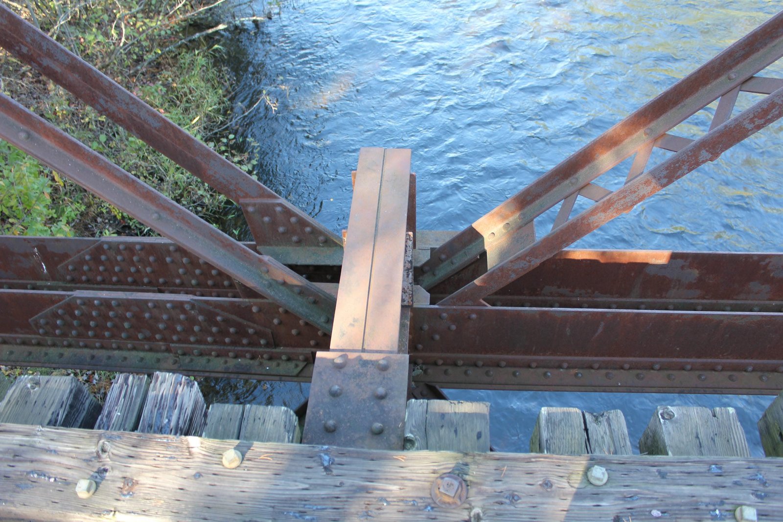 Lower connection